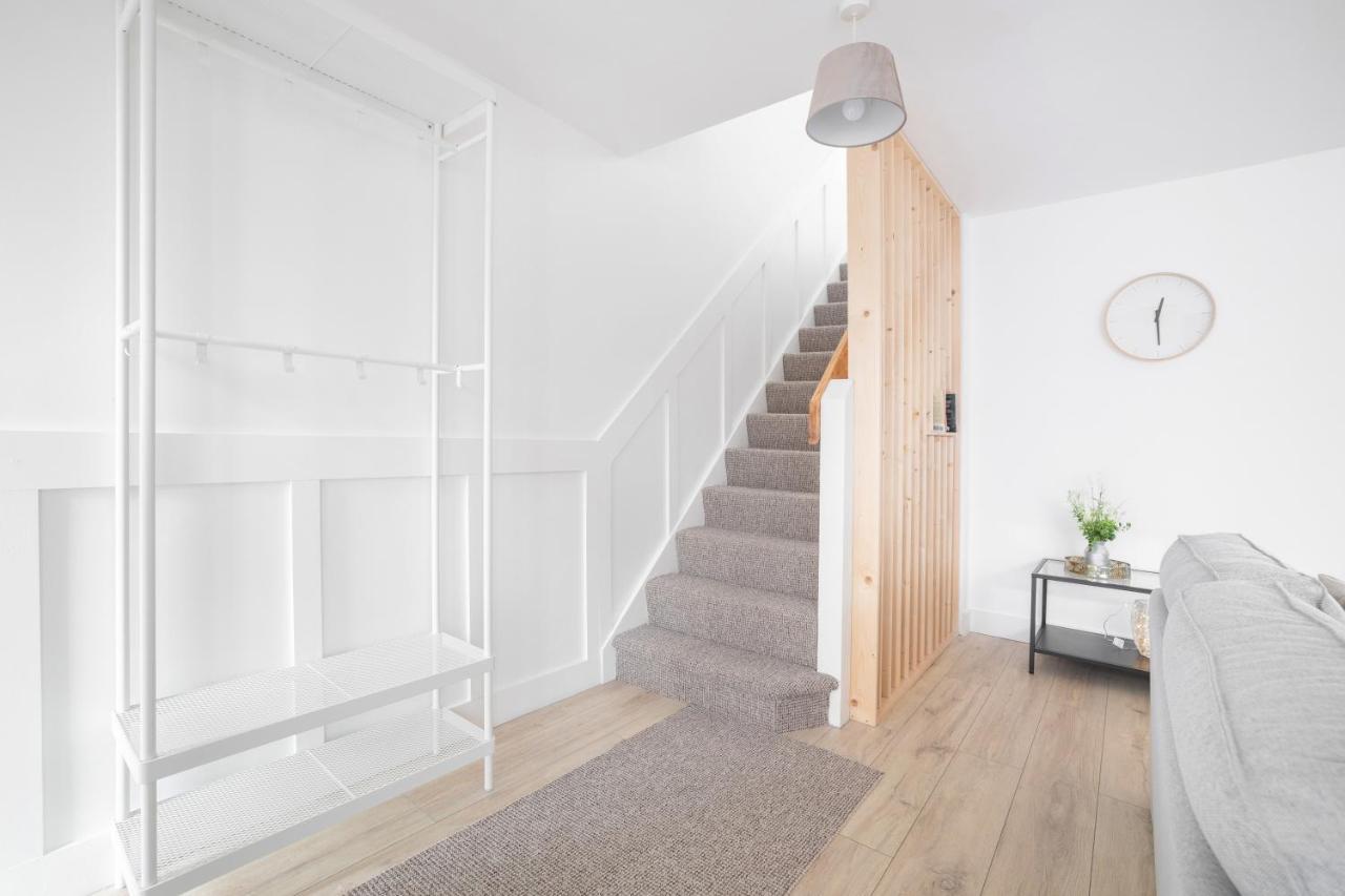 Elegant Home Mod Kitchen, Fast Wi-Fi, Free Parking Carrickfergus Exterior foto