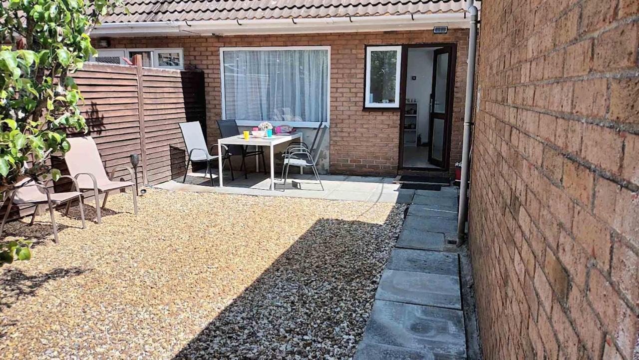 Elegant Home Mod Kitchen, Fast Wi-Fi, Free Parking Carrickfergus Exterior foto
